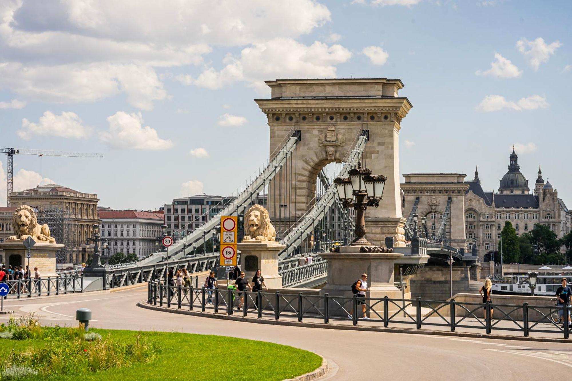 Elegant Escape By Buda Castle For Pleasure Seekers 부다페스트 외부 사진